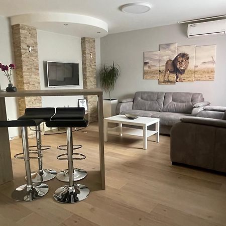 Apartament Leo Nisz Zewnętrze zdjęcie