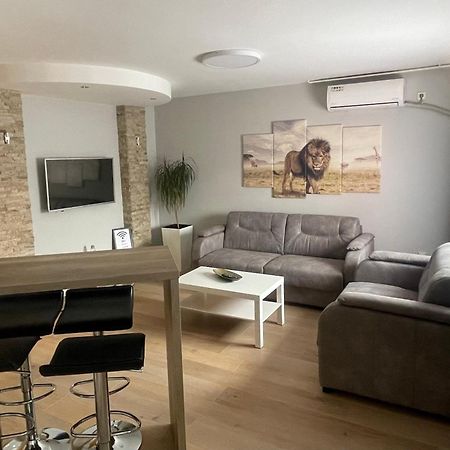 Apartament Leo Nisz Zewnętrze zdjęcie