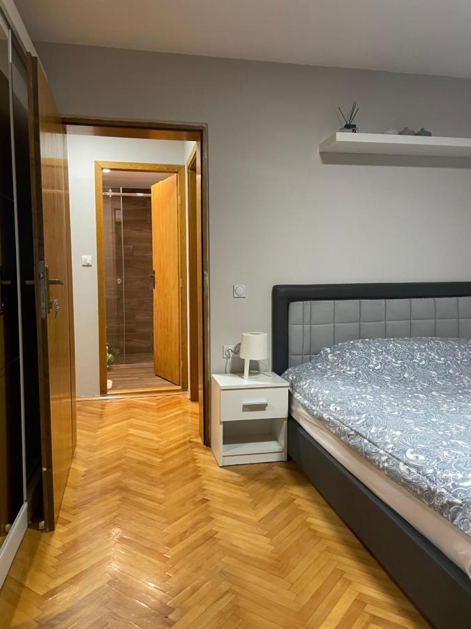 Apartament Leo Nisz Zewnętrze zdjęcie