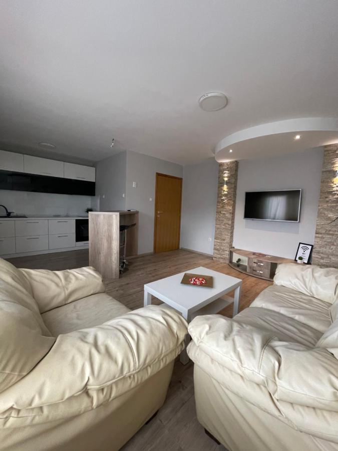 Apartament Leo Nisz Zewnętrze zdjęcie