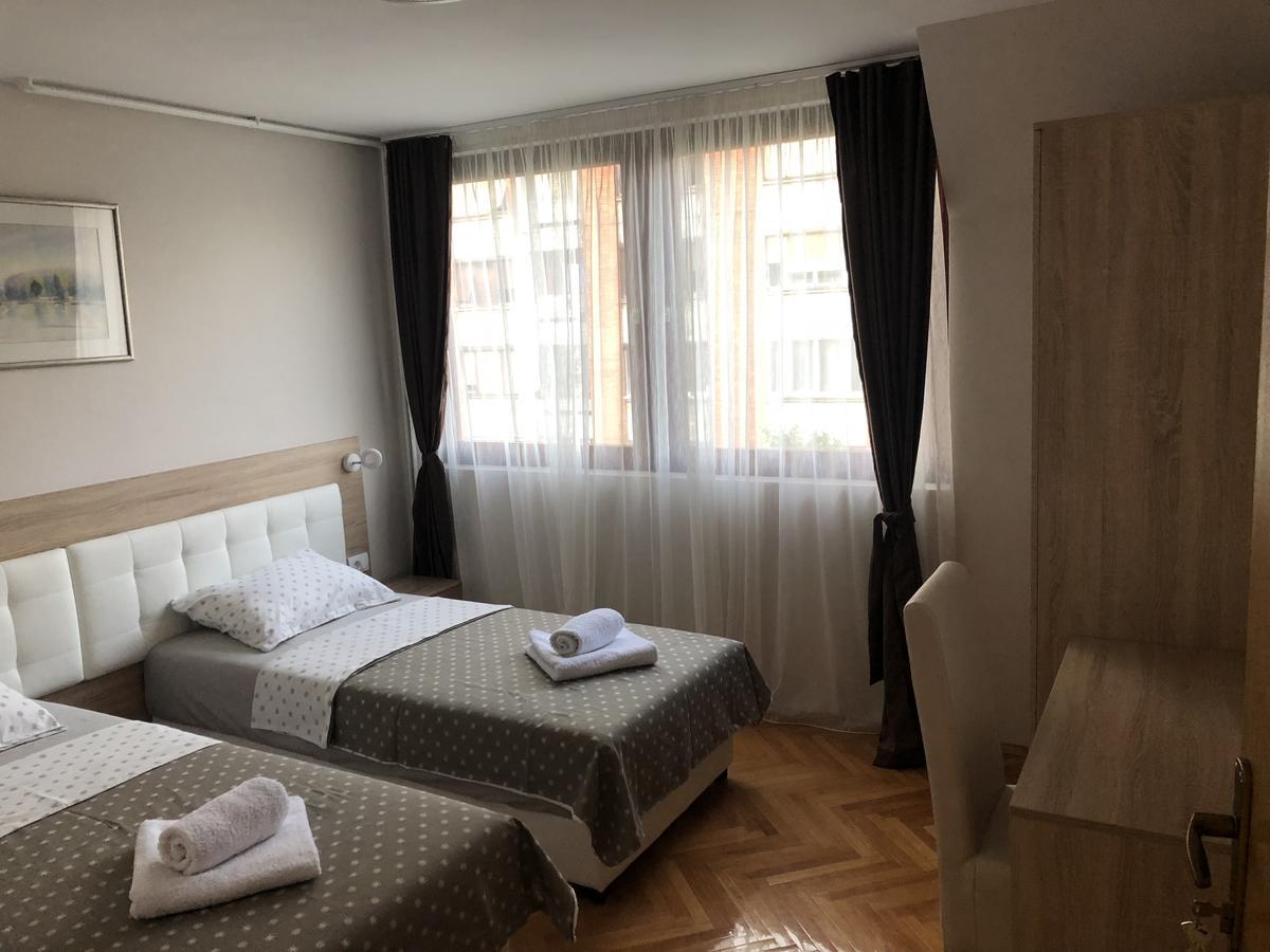 Apartament Leo Nisz Zewnętrze zdjęcie