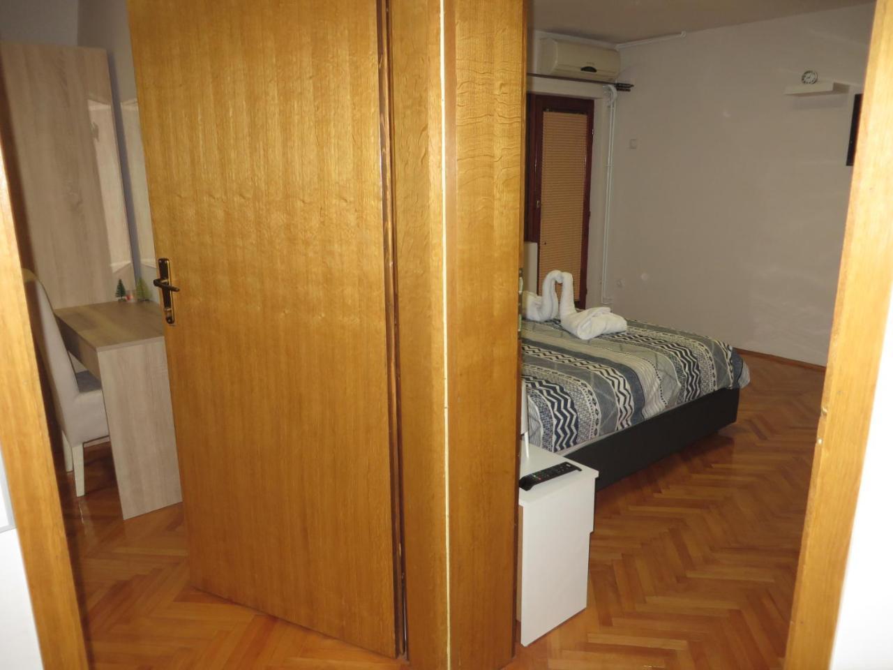 Apartament Leo Nisz Zewnętrze zdjęcie