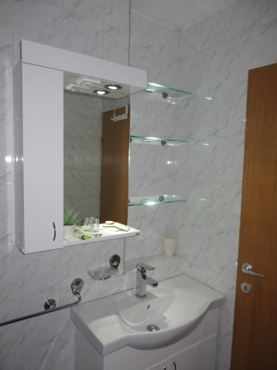 Apartament Leo Nisz Zewnętrze zdjęcie